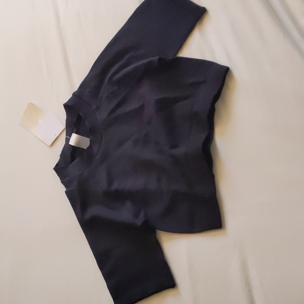 Fabletics seamless stretchy cropped top with key hole back